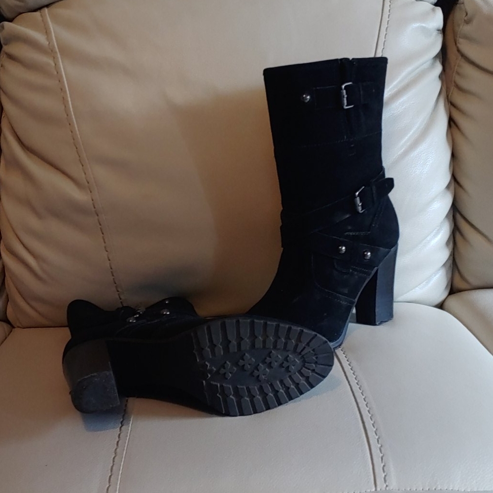 Boots - Picture 3 of 7